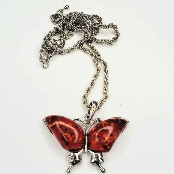 𝅺RED Butterfly Acrylic Glass Pendant Necklace - Picture 5 of 5